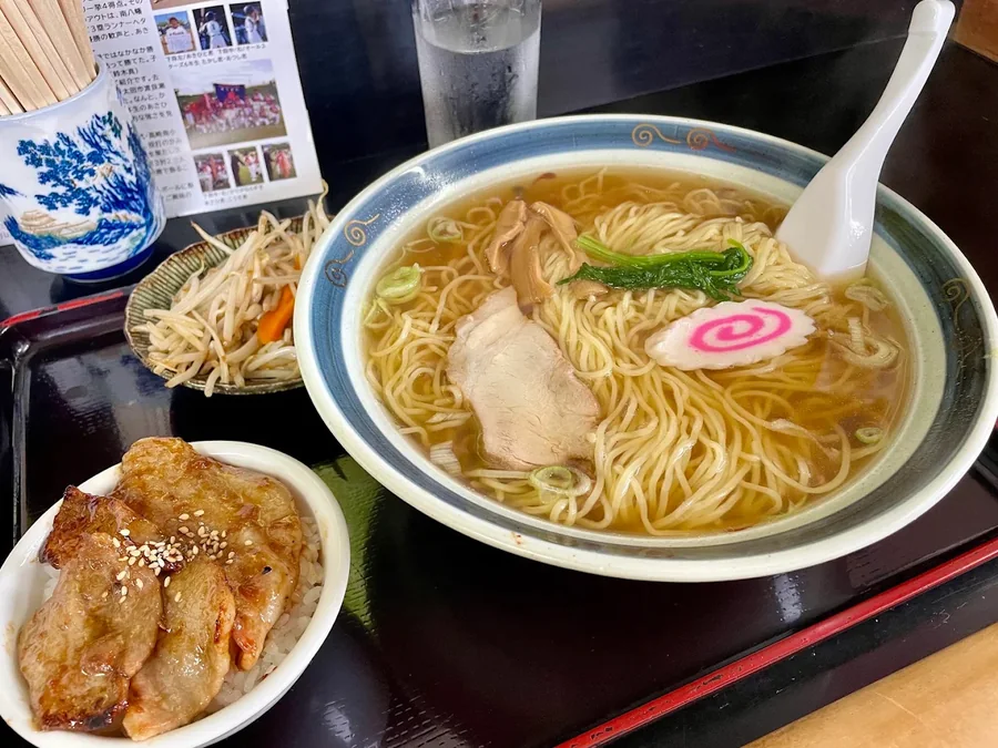 ラーメンと丼ものの組み合わせ